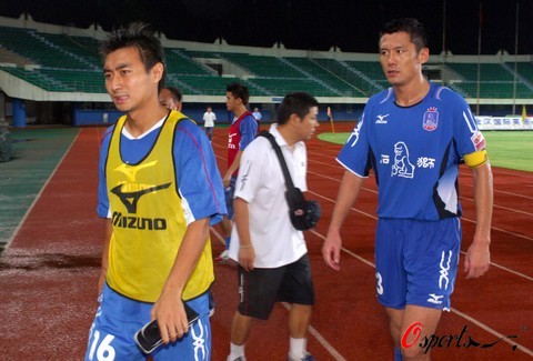 官方：广岛三箭任命前RB莱比锡助教巴托施高卢为球队新帅（官方：前RB莱比锡助教巴托施·高卢出任广岛三箭主帅）