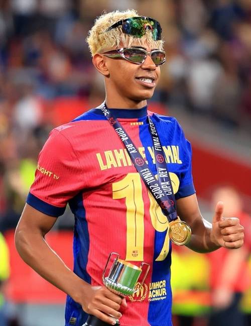 踢球者：拜仁小将阿萨雷外租富勒姆机会寥寥，可能不会被买断