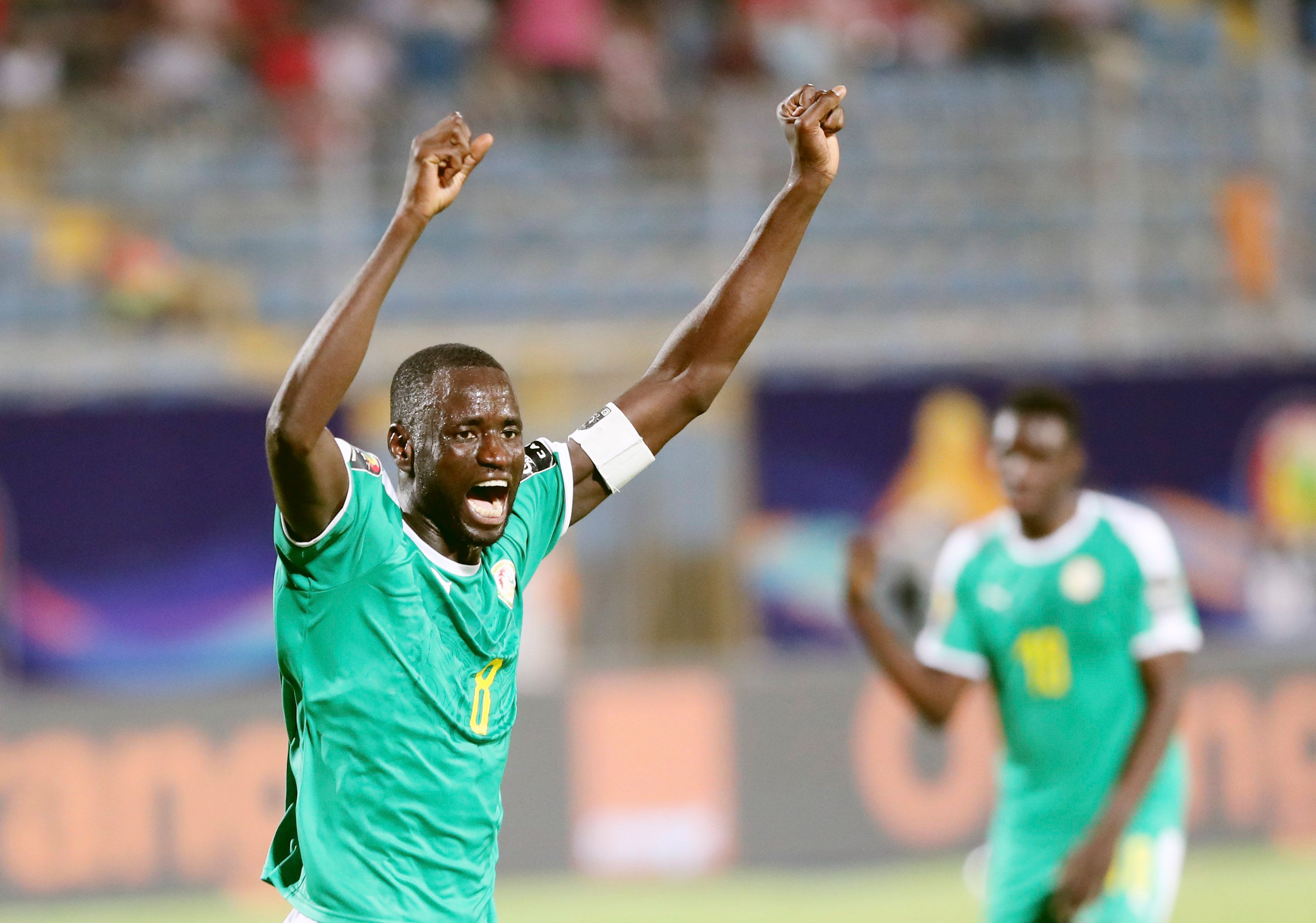 FC ONLINE｜中超争冠终章来袭！沪上双雄末轮定江山（FC ONLINE｜中超夺冠大结局将至：沪上双雄末轮一战定乾坤）