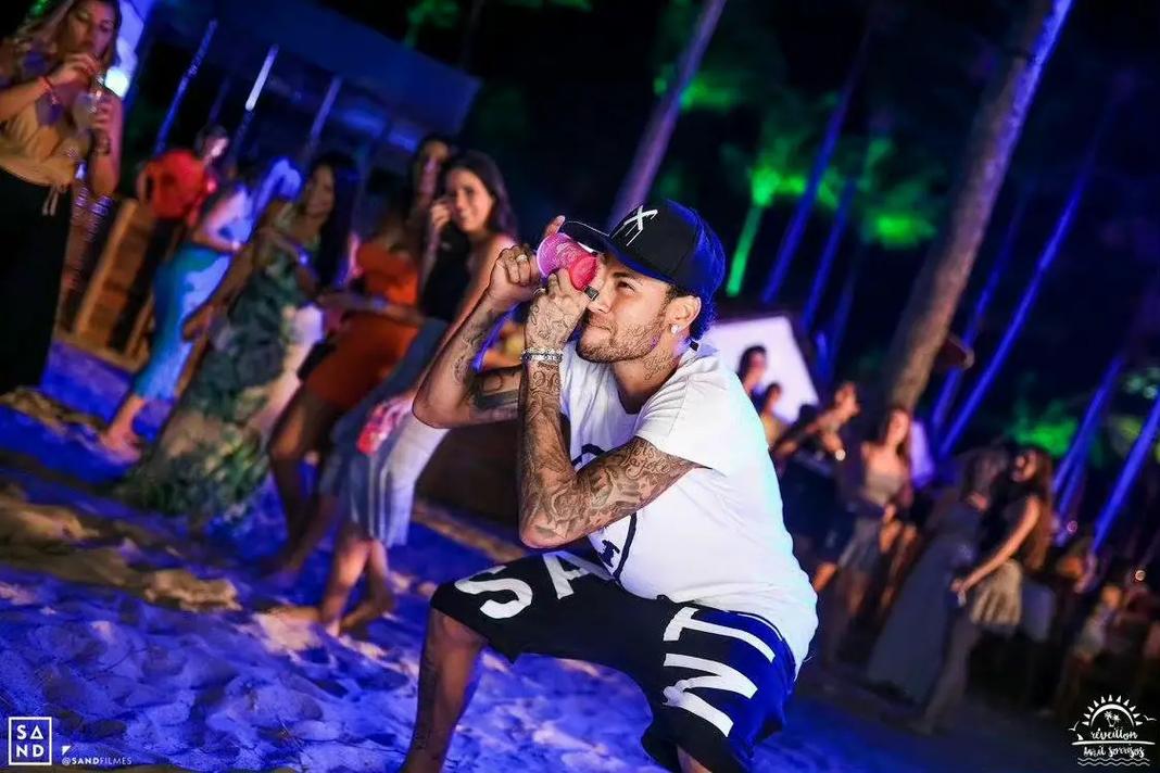 半场战报：纽卡斯尔联1-0毕尔巴鄂竞技，丹-伯恩破门