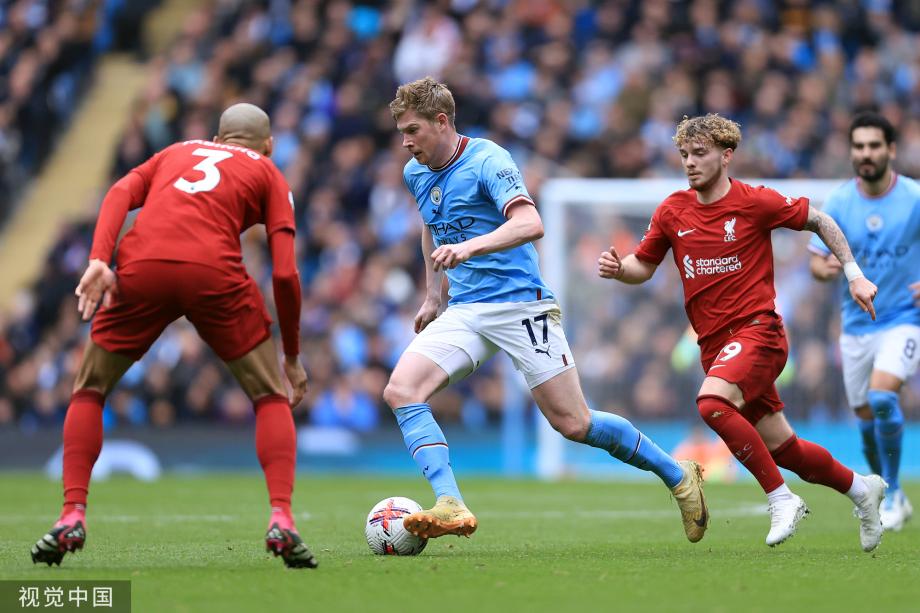 中国球员留洋要分几步走？看看日本足球的“参考答案”（中国球员留洋如何分步推进？日本足球的经验可供借鉴）