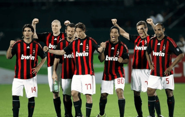 为庆祝美加墨世界杯，与刺客足球鞋融合设计的科8将进行复刻（致敬美加墨世界杯，融入刺客元素的科比8即将复刻）