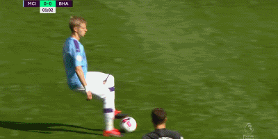 欧冠联赛战术分析：曼联攻防策略（欧冠战术解读：曼联攻守之道）