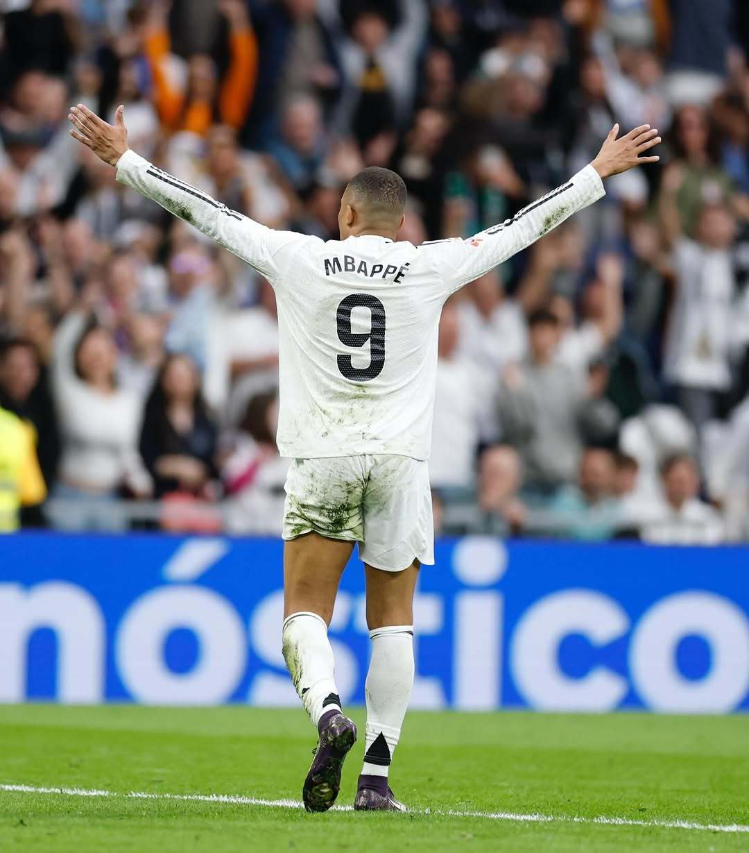 队报：皇马视维尼修斯为竞技层面和经济层面极为重要的资产（《队报》：皇马把维尼修斯视作竞技与经济双重层面的关键资产）