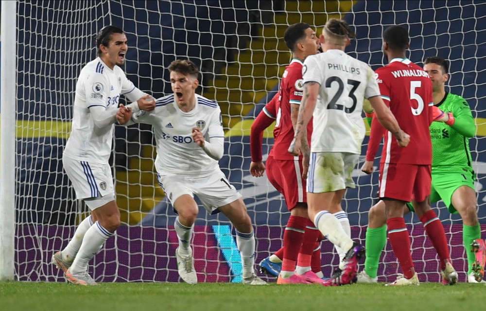 上海海港足球俱乐部举行2025赛季出征仪式（上海海港足球俱乐部举办2025赛季启航仪式）