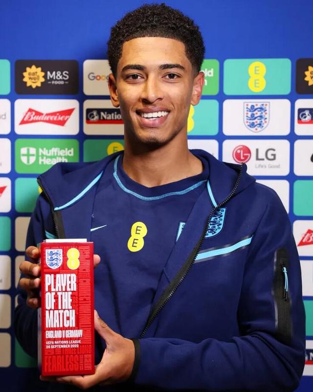 满是惊喜！拉菲尼亚生日当天，妻子给他送了一辆房车（生日惊喜连连：拉菲尼亚获妻子赠送房车）