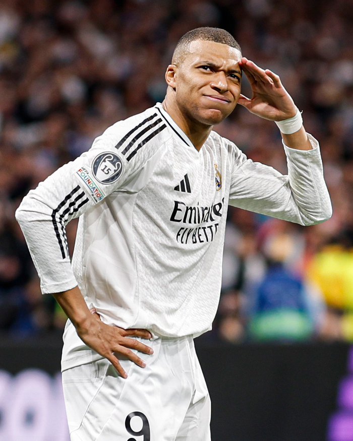 利兹联考虑签下RB莱比锡中卫（利兹联有意引进莱比锡红牛中卫）