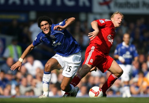 西甲16队结束15轮，姆巴佩16球领跑射手榜，巴萨、皇马多点开花，明日西甲开战。（西甲15轮战罢16队：姆巴佩16球领跑，巴萨皇马多点开花，明日联赛再燃战火）