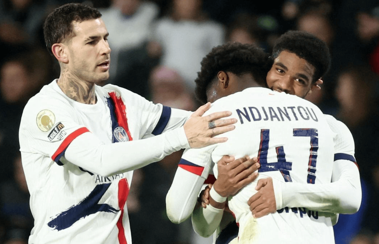 备受关注，伊万卡-特朗普的三个孩子作为梅西等人的球童入场